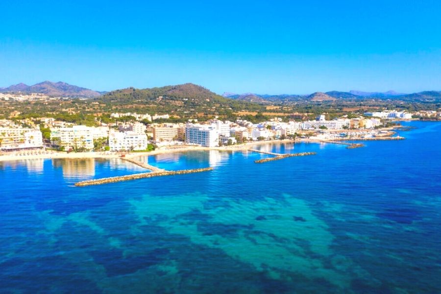 ¡ 4 Días y 3 Noches en Cala Bona (Mallorca) en alojamiento 4* con desayuno o media pensión!