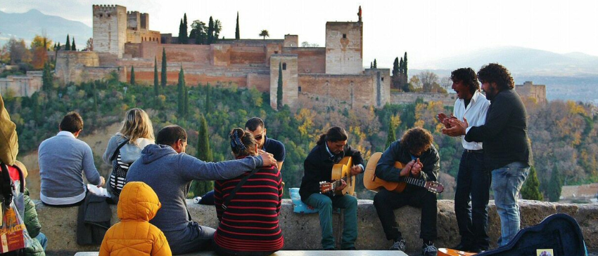 ¡Granada: 3 días y 2 noches Alojamiento 4* en el entorno de la Alhambra, con desayuno incluido!