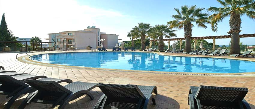 ¡3 días y 2 noches en Albufeira (Algarve) con régimen de Solo Alojamiento, Desayuno o Media Pensión, en Apartamento totalmente equipado!