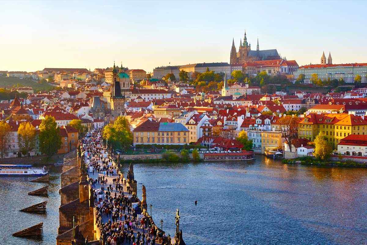 ¡SUPER OFERTA PRAGA! 4 días y 3 noches en Hotel 4* con Desayunos. ¡Incluye Vuelos + Tour + Crucero + Tasas!