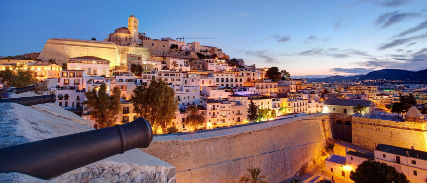 ¡Ibiza: 3, 5 o 7 noches con Vuelos + Hoteles 3* en régimen de Desayuno o Media Pensión! ¡Incluye Puentes!