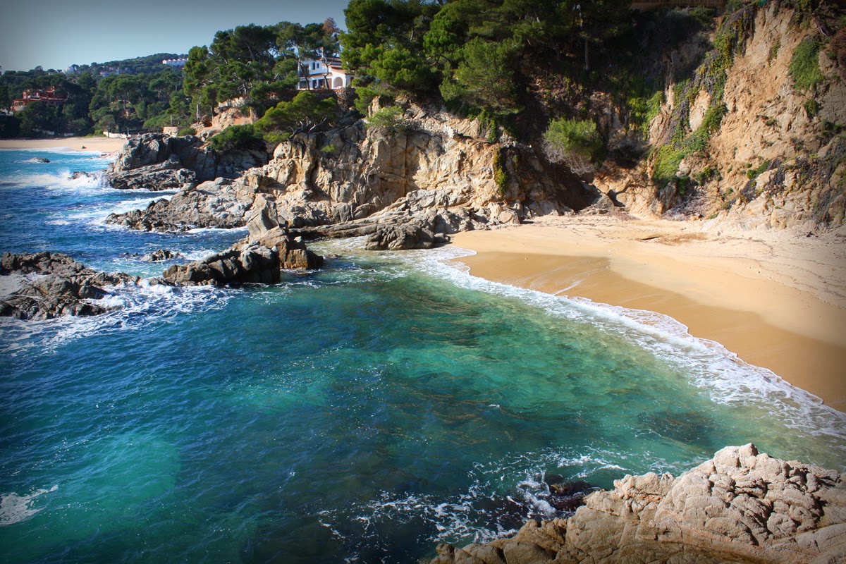 Escapada a Platja D'Aro: Disfruta de Halloween en la costa Brava con Pensión Completa