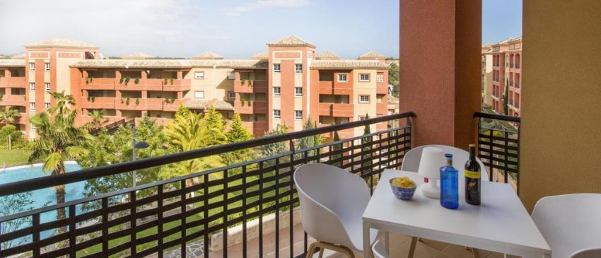 ¡Islantilla, Huelva: 2 días y 1 noche en Apartamentos con cocina, totalmente equipados en Solo Alojamiento o con Desayuno!