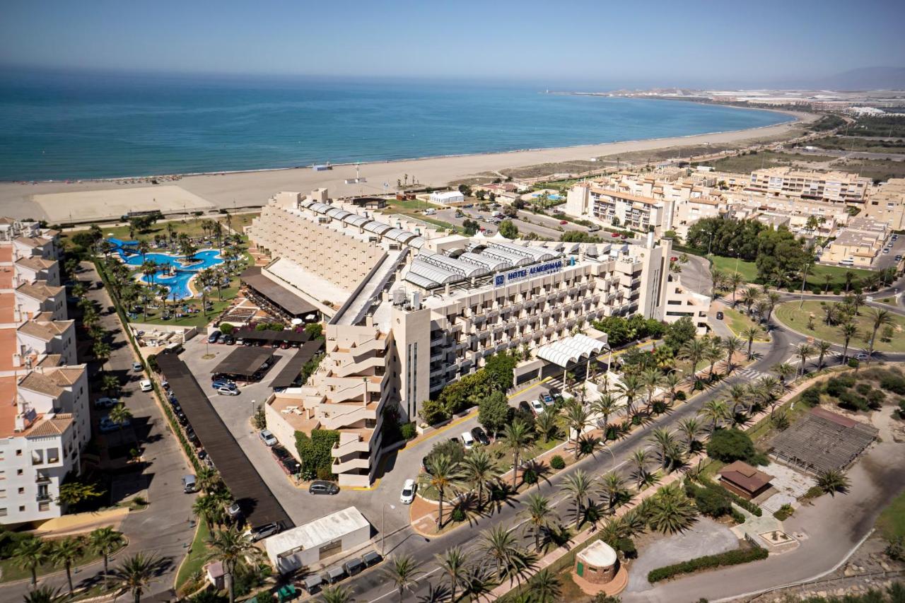 ¡El Ejido (Almería): 3 días y 2 noches en Hotel 4* con Toboganes en Primera Línea de Playa, y Régimen de Pensión Completa!