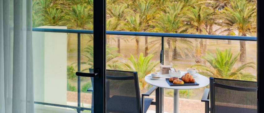 ¡CABO DE GATA (ALMERÍA): Hotel 5* en Primera Línea de Playa ,con Desayuno o Media Pensión y habitación Superior o Premium! ¡Incluye Semana Santa!