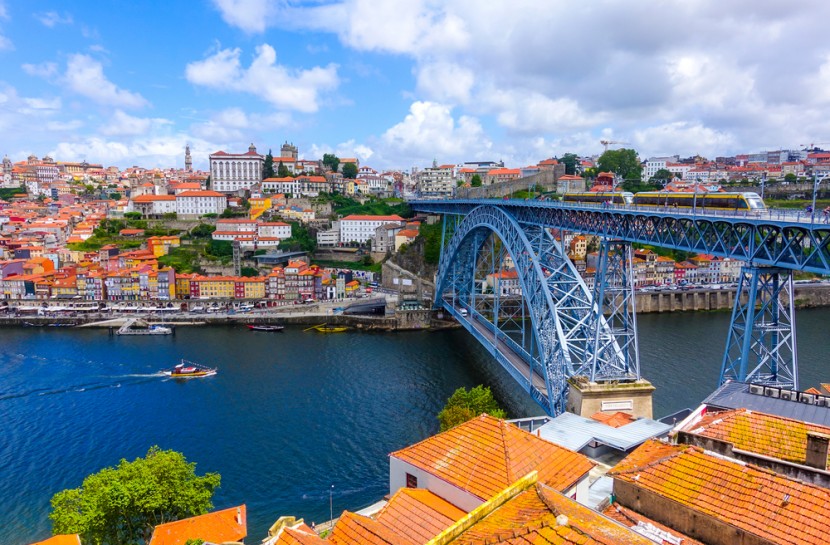 ¡Oporto (Paredes): 3 días y 2 noches en Hotel Apartamentos 3* con Media Pensión + Crucero 6 puentes + Visita a Bodega!