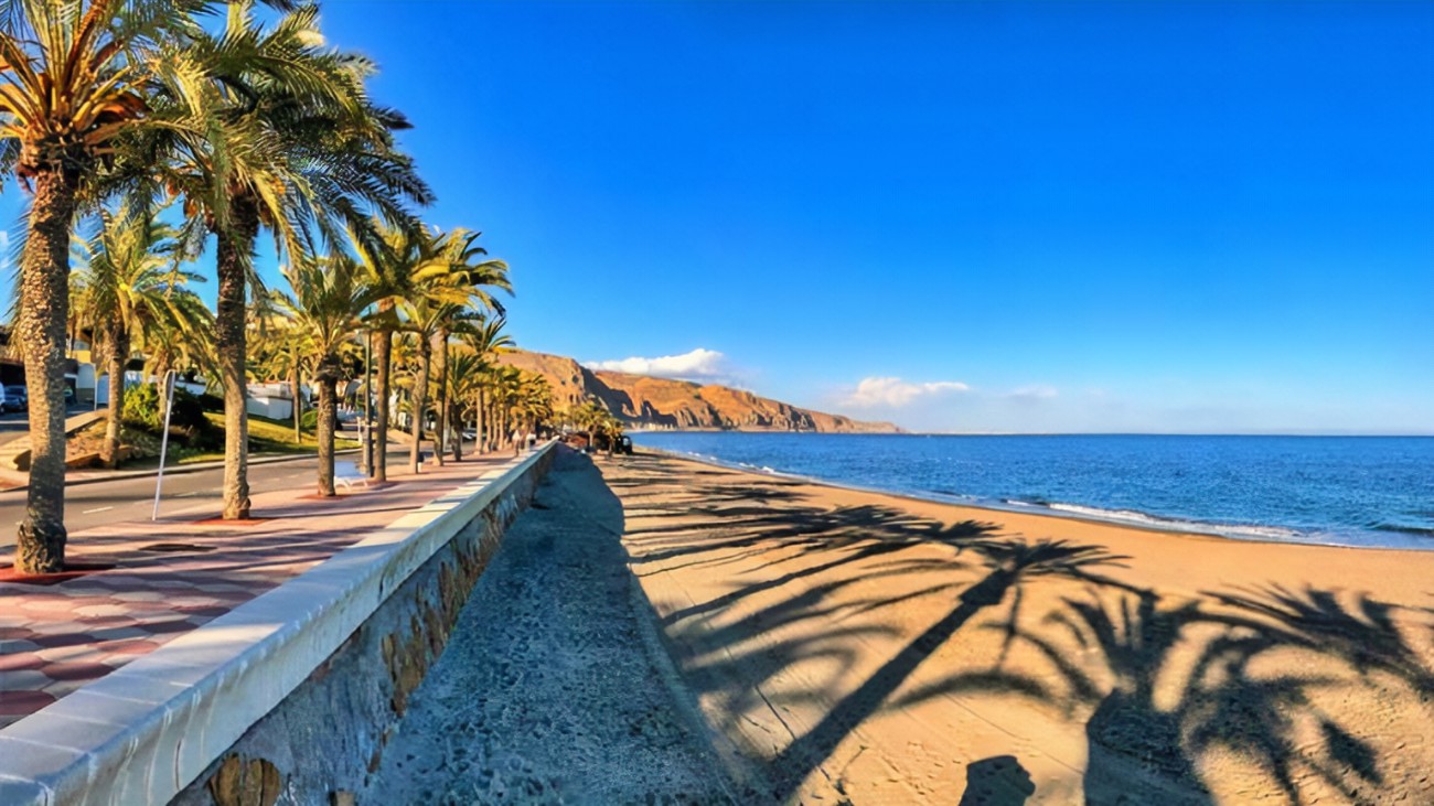 ¡Nochevieja en Roquetas de Mar: Hotelazo 4* con Régimen de Pensión Completa, a un paso de la Playa!