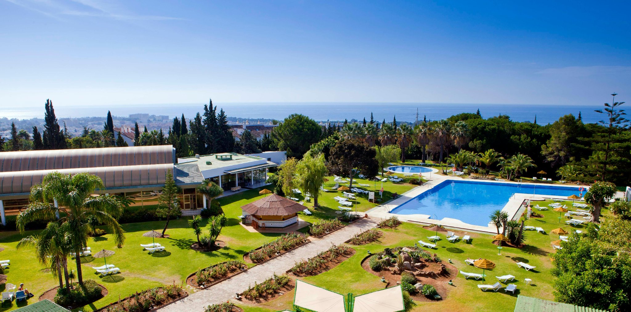 ¡Costa del Sol - Estepona (Malaga): 2 días y 1 noche en Hotelazo 4* con Régimen de Pensión Completa o Todo Incluido, a un paso de la playa!