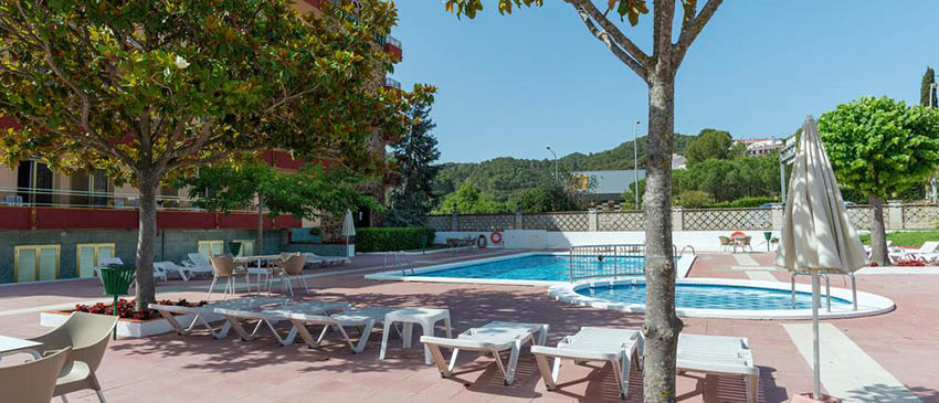 3 días y 2 noches en hotel 3* junto al mar en Tossa de Mar (Girona) con media pensión o completa