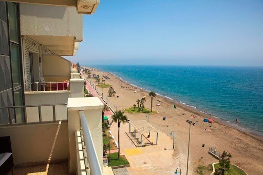 ¡Escapada en Rincón de la Victoria (Málaga): 2 días y 1 noche en Hotel 3* con Desayuno o Media Pensión y Habitación con Vistas al Mar! 
