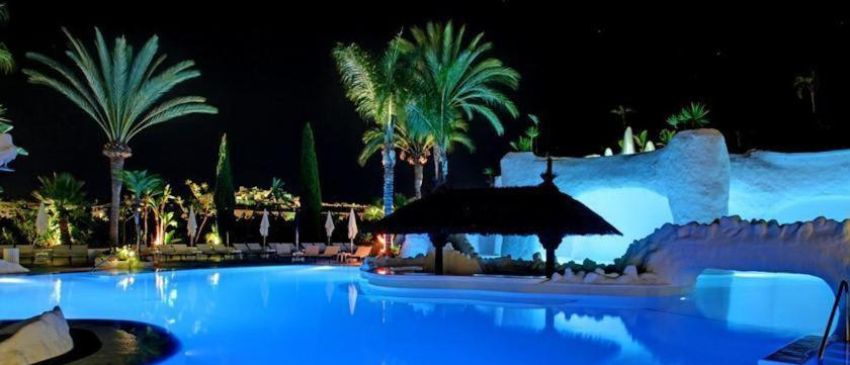 ¡Almuñecar (Granada): 2 días y 1 noche Hotel 4* en Suite con Desayuno, Media Pensión o Pensión Completa!