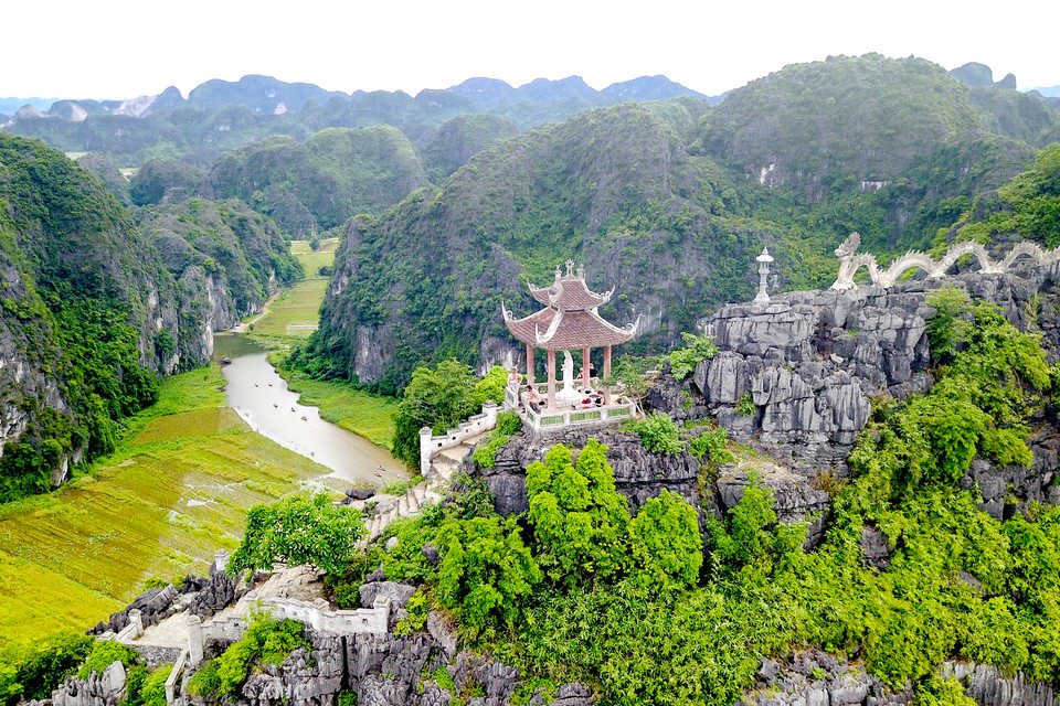 ¡Cultura y Paisajes: Recorrido por Camboya y el Norte de Vietnam: 12 noches! Hoteles de 3* o 4* con Desayunos y Comidas. ¡Incluye Vuelos, Visitas y Seguro de viaje!