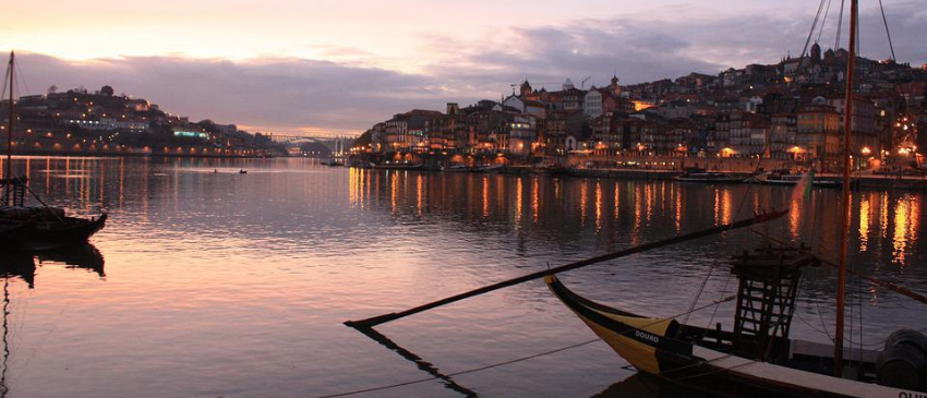 ¡Oporto, Vila Nova de Gaia: 3 días y 2 noches en Hotel 4* con Desayuno + Crucero + Visita a Bodega!
