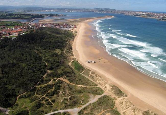 Playa de Somo - Cantabria: ¡Alojamiento + Clases de Surf! Desde 2 días y 1 noche en Surf Hostel + Clases incluidas!