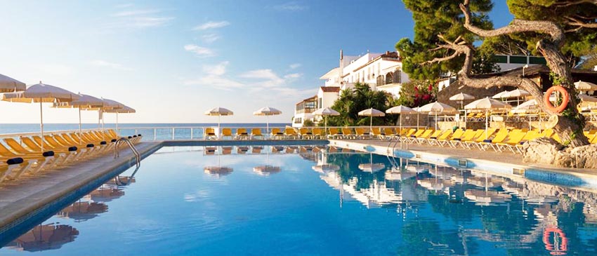 2 días y 1 noche en la Costa Brava: Platja d'Aro (Girona) alojamiento hotel 4*+ Pensión Completa