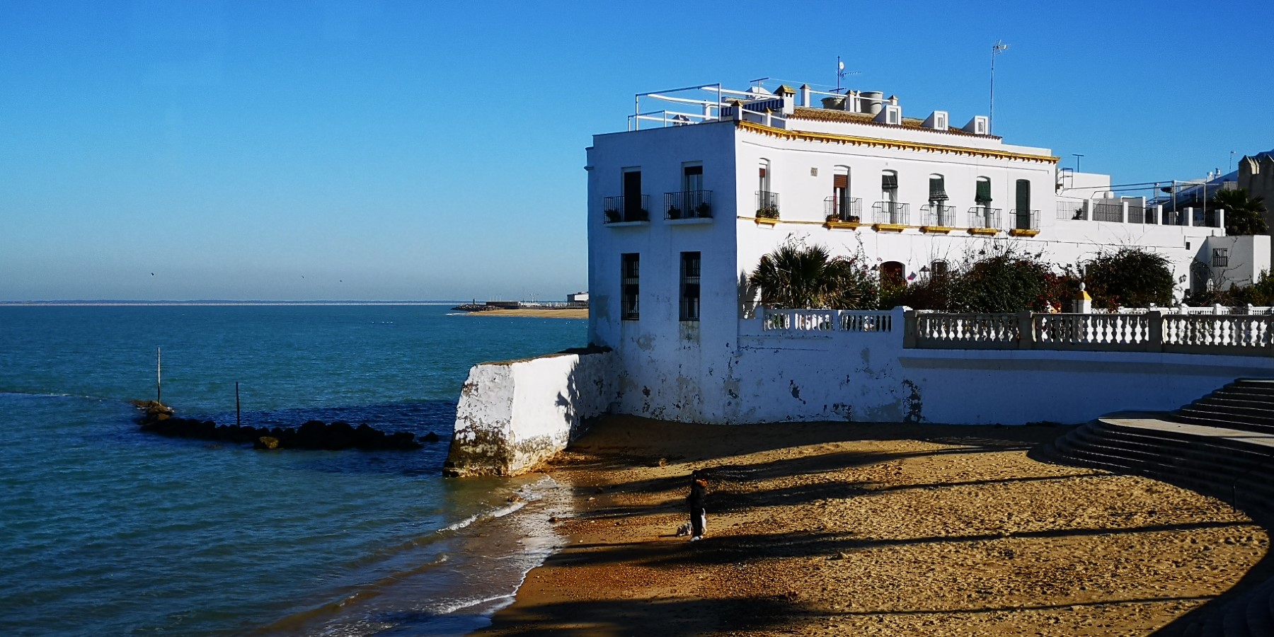 ¡Halloween en Chipiona (Cádiz): 3 días y 2 noches en Hotel 4* con Media Pensión o Pensión Completa + Tematización de Halloween!