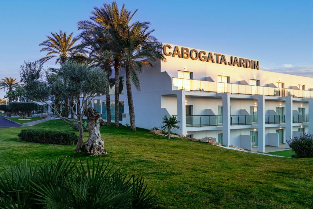 ¡Cabo de Gata (Almería): desde 2 días y 1 noche en Hotel 4* con Desayuno, Media Pensión o Pensión Completa y Habitación Deluxe, Premium o Superior!