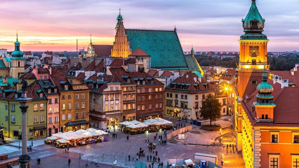 Escapada Varsovia y Cracovia: 8 días y 7 noches + Hotel con desayuno + Vuelos...