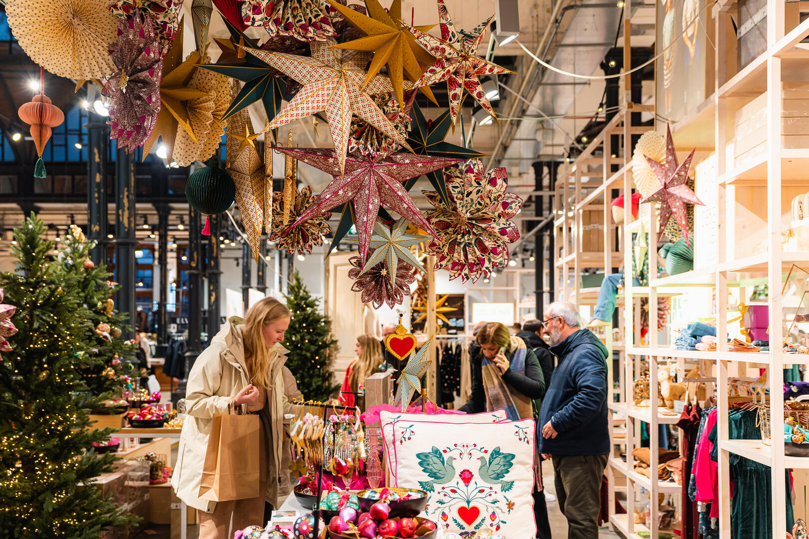 ¡Disfruta de la magia de los Mercados Navideños de Brujas y Gante: 4 días y 3 noches en Hoteles 3* con Desayuno. ¡Incluye Vuelos + Trasporte en tren!