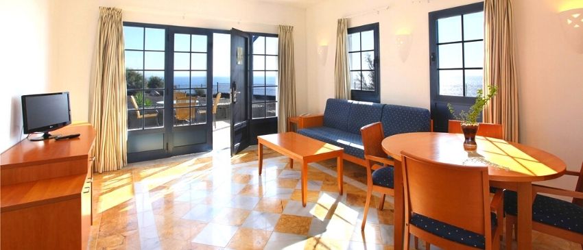 ¡Lanzarote: 4 Días y 3 noches en Alojamiento 3* en Villa Vista Mar con cocina totalmente equipada!