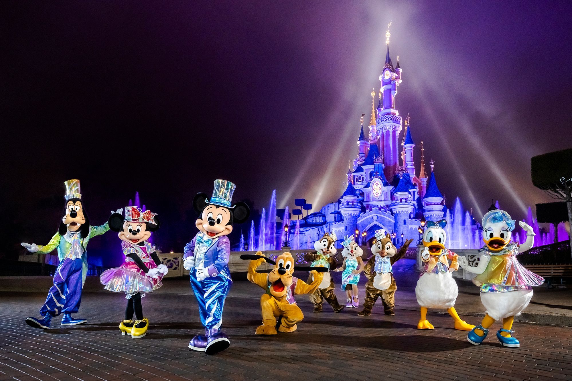 ¡Escapada Mágica: Paris y Disney! 4 días y 3 noches en Hoteles 3* con Desayuno  ¡Incluye Vuelos + Tours + Crucero por el Sena +  Entrada al Parque!