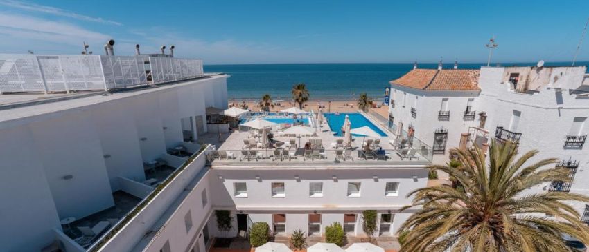 ¡Chipiona (Cádiz): 3 días y 2 noches en Hotel 4* con Desayuno o Media Pensión!
