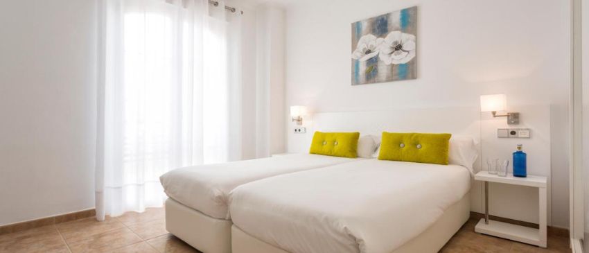 ¡Islantilla, Huelva: 2 días y 1 noche en Apartamentos con cocina, totalmente equipados en Solo Alojamiento o con Desayuno!