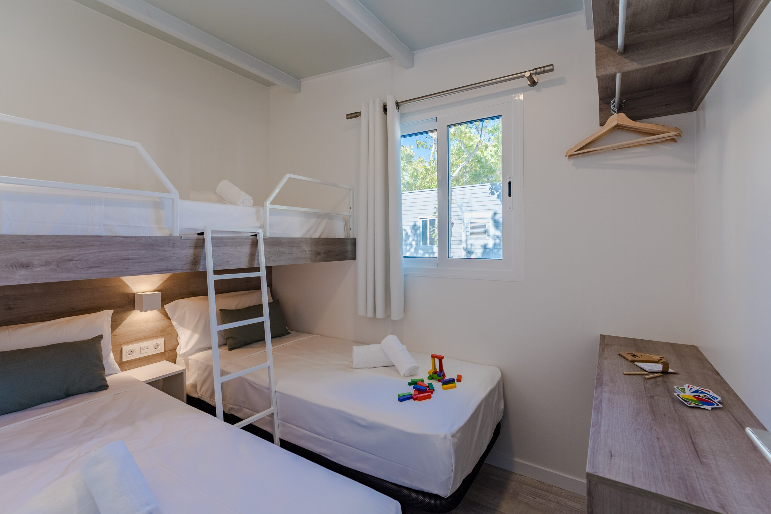 ¡Escapada Familiar a Fuengirola (Málaga): Desde 3 días y 2 noches en Hotel 4* en Bungalow totalmente Equipado!