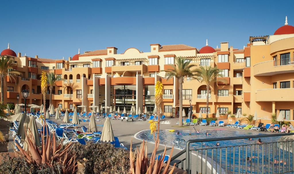 ¡Escapada Familiar a Tenerife! 5 días y 4 noches en Hotelazo 4* en Junior Suite con régimen de Todo Incluido + Circuito Spa + Entradas al Loro Parque + Siam Park