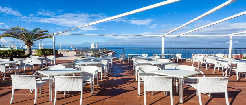 ¡Escapada Familiar a Tenerife: 5 días y 4 noches en Hotel 4* en Suite, con Desayuno o Todo incluido + Twin Ticket (Loro parque y Siam Park)!
