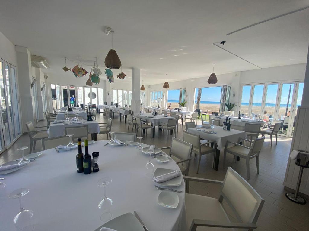 ¡Nochevieja en Roquetas de Mar: Hotelazo 4* con Régimen de Pensión Completa, a un paso de la Playa!