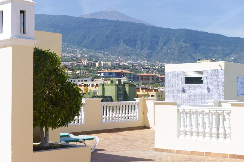 Tenerife: Desde 4 días y 3 noches en Hotel 3* con régimen de Media Pensión + Entradas al Loro Parque y Siam Park