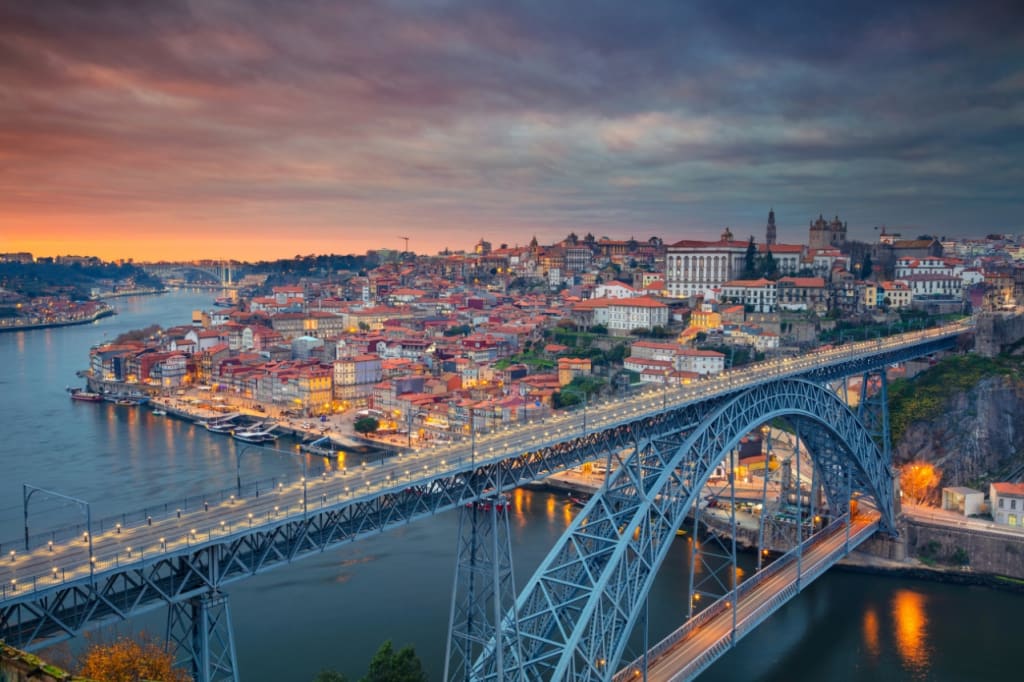 ¡Oporto (Paredes): 3 días y 2 noches en Hotel Apartamentos 3* con Media Pensión + Crucero 6 puentes + Visita a Bodega!