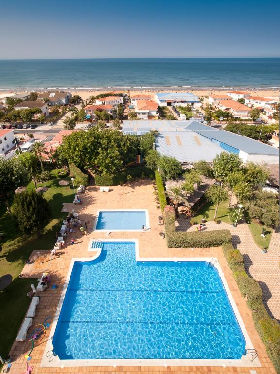¡Punta Umbría (Huelva): 3 días y 2 Noches en Hotel 4* frente a la playa, con régimen de Pensión Completa!