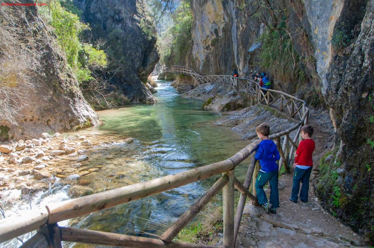 3 días y 2 noches en Cazorla en Hotel 3* con Desayuno o Media Pensión + Ruta de senderismo Río Borosa