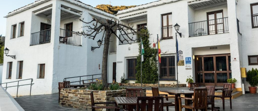Escapada a la Alpujarra de Granada: Alojamiento 3* + Desayuno o Media Pensión