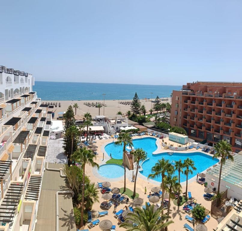 ¡Nochevieja en Roquetas de Mar: Hotelazo 4* con Régimen de Pensión Completa, a un paso de la Playa!