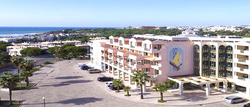 ¡3 días y 2 noches en Albufeira (Algarve) con régimen de Solo Alojamiento, Desayuno o Media Pensión, en Apartamento totalmente equipado!