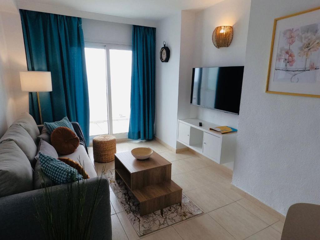 ¡Nochevieja en Roquetas de Mar: Hotelazo 4* con Régimen de Pensión Completa, a un paso de la Playa!