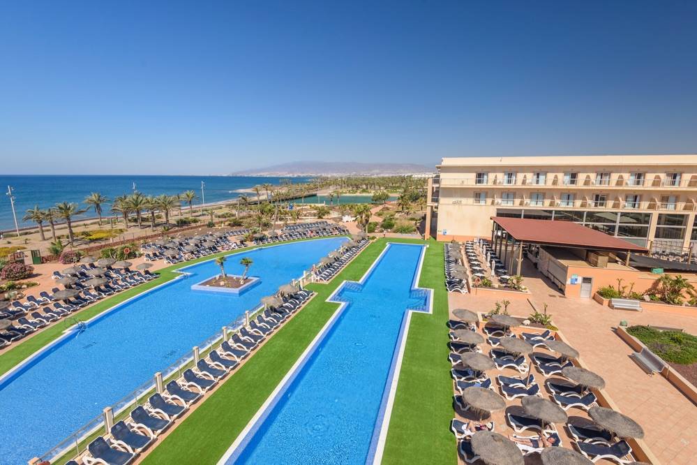 ¡CABO DE GATA (ALMERÍA): Hotel 5* en Primera Línea de Playa ,con Desayuno o Media Pensión y habitación Superior o Premium! ¡Incluye Semana Santa!