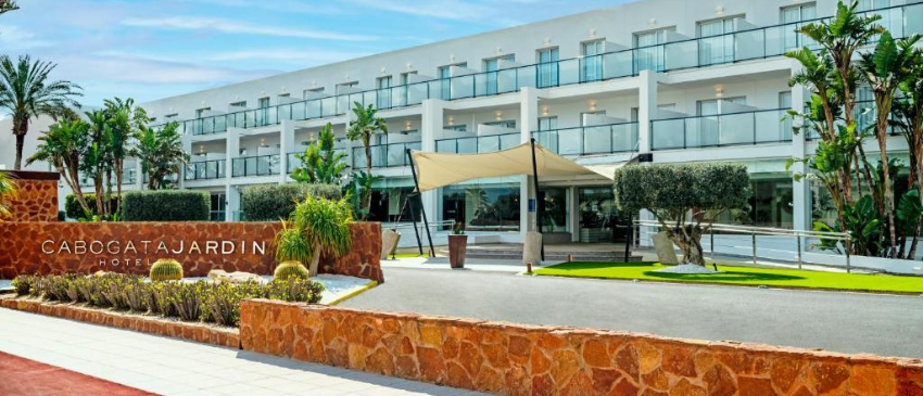 ¡Cabo de Gata (Almería): 3 días y 2 noches en Hotel 4*, a un paso de la playa, con régimen de Media Pensión y Habitación Deluxe Vista Mar o Superior! ¡Segundo niño GRATIS!
