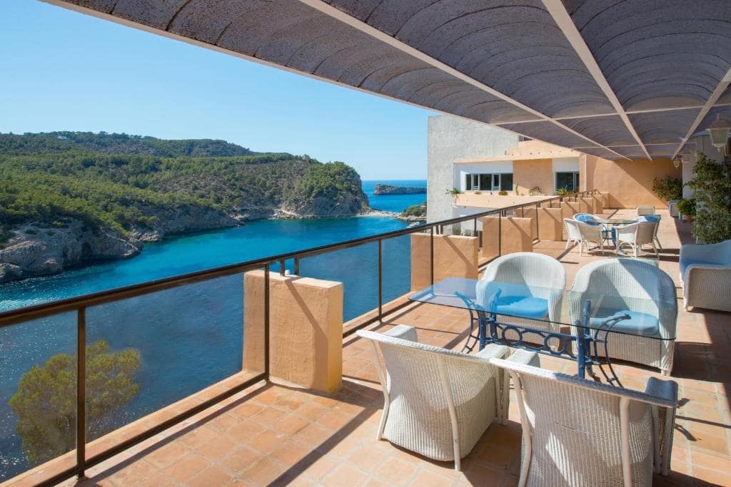 ¡Ibiza con Ferry: 8 días y 7 noches - 1 noche de barco + 6 de alojamiento en Hotel 4* con régimen de TODO INCLUIDO! ¡Incluye embarque de coche o moto!