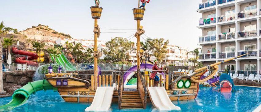 ¡4 días y 3 noches en Benalmádena (Málaga) en alojamiento 4* con parque acuático en Todo Incluido!