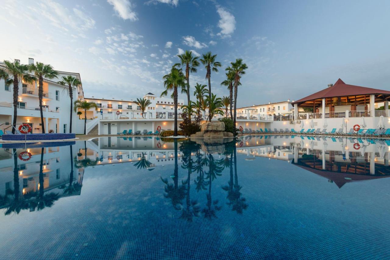 Escápate a El Rompido (Huelva): 4 días y 3 noches en Hotel 4* con régimen de Pensión Completa o Todo Incluido a elegir muy cerca de la Playa 