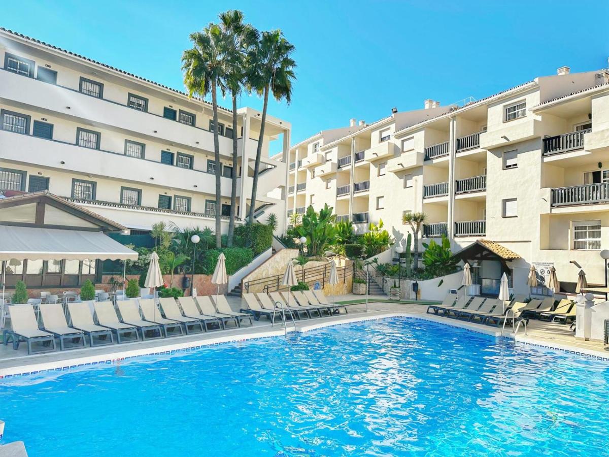 ¡Cala de Mijas (Málaga): 4 días y 3 noches en Apartamentos Totalmente Equipados en Solo Alojamiento o Desayuno!