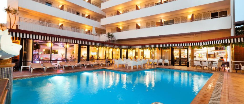 ¡Noche de San Juan en Lloret de Mar: 4 días y 3 noches en Hotel 4*, muy cerca de la playa, con régimen de Pensión Completa + Acceso a Jacuzzi!