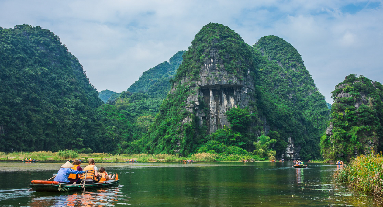 ¡Cultura y Paisajes: Recorrido por Camboya y el Norte de Vietnam: 12 noches! Hoteles de 3* o 4* con Desayunos y Comidas. ¡Incluye Vuelos, Visitas y Seguro de viaje!