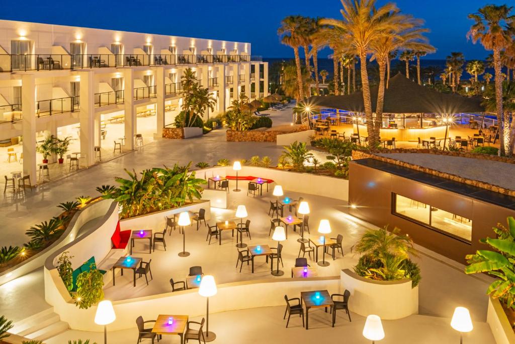 ¡Cabo de Gata (Almería): desde 2 días y 1 noche en Hotel 4* con Desayuno, Media Pensión o Pensión Completa y Habitación Deluxe, Premium o Superior!