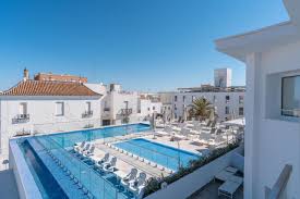 ¡Conil (Cádiz): Hotel 4* Solo Adultos con Desayuno (buffet) o Media Pensión!